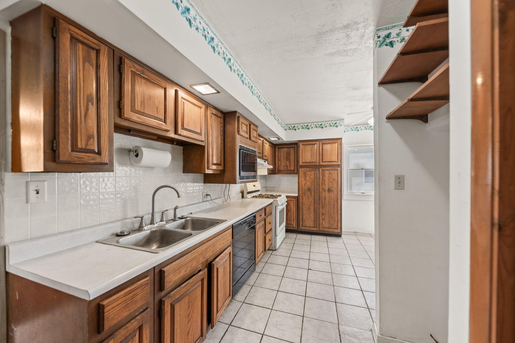 1804 Burlington Beach Road Valparaiso, IN 46383 - Photo 12 of 20 2048x1367