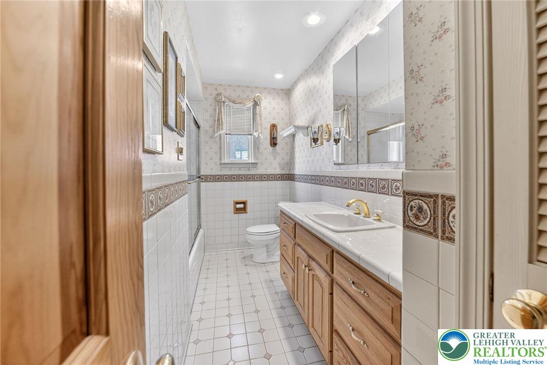 3535 Altonah Road Bethlehem, PA 18017 - Photo 30 of 49 a bathroom with a sink a vanity and a mirror