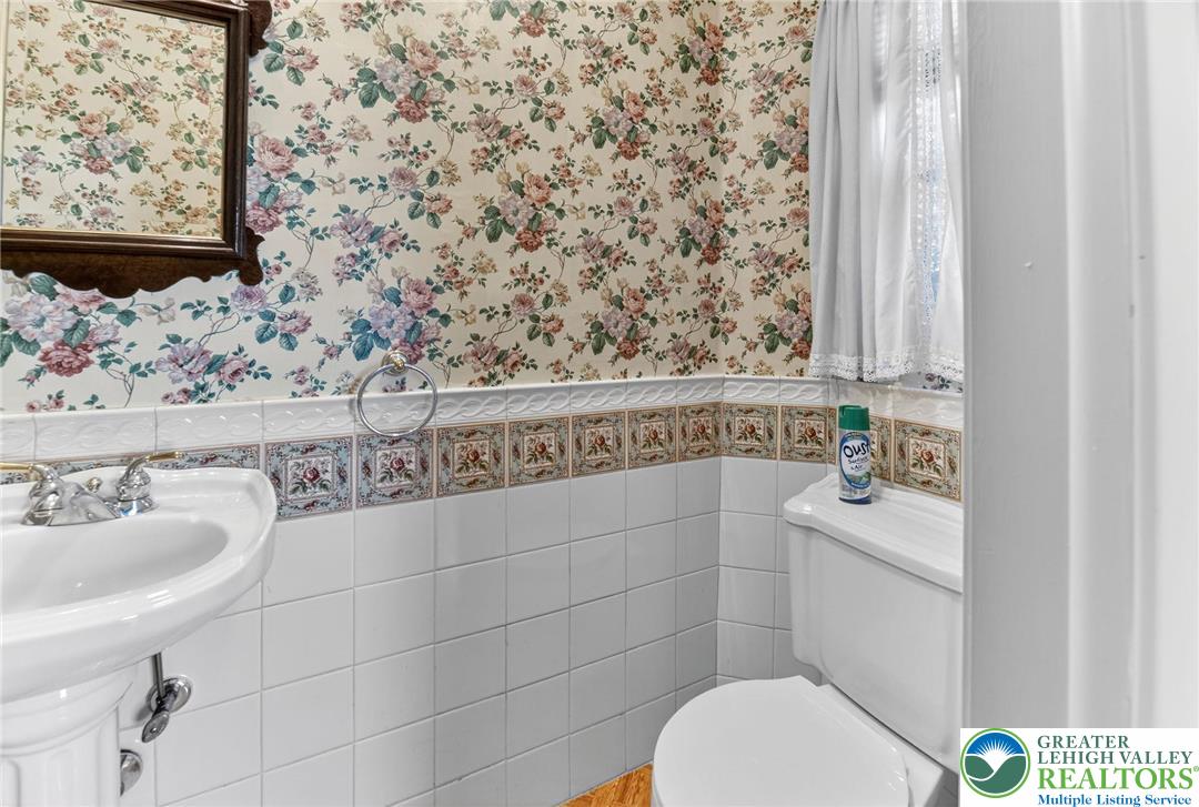 3535 Altonah Road Bethlehem, PA 18017 - Photo 40 of 49 a bathroom with a sink toilet and window