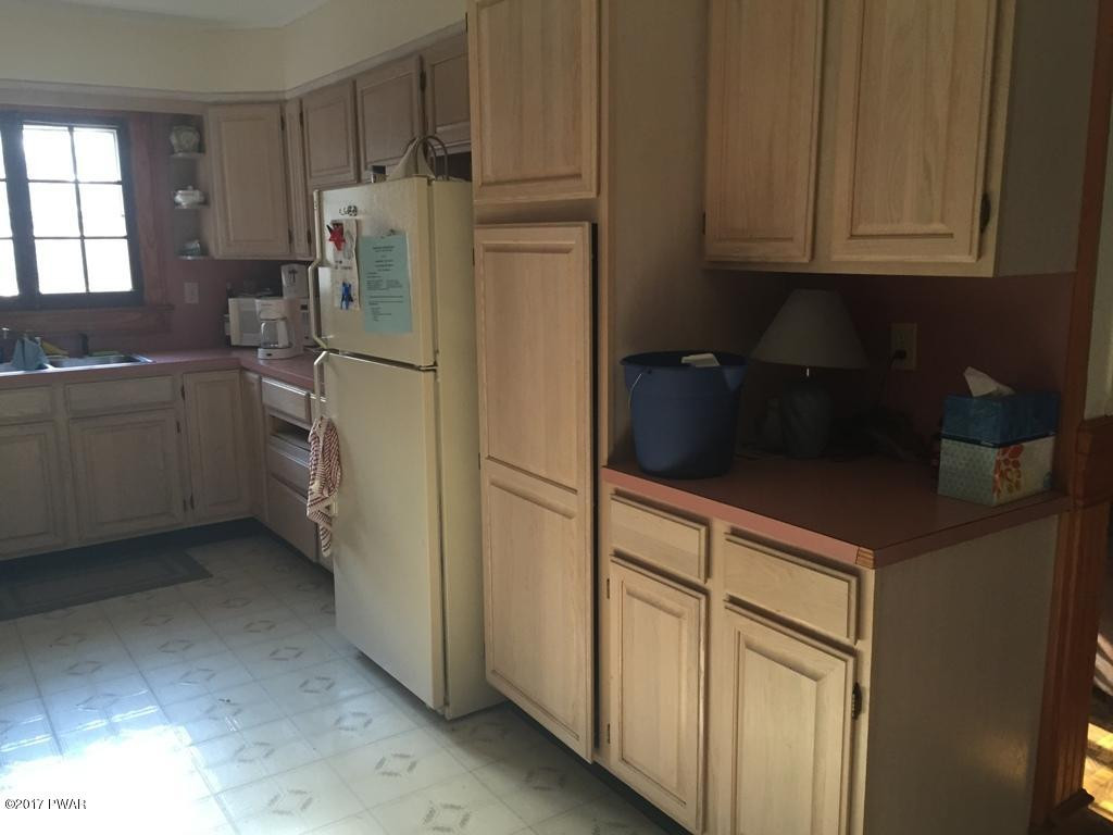 219 Dorys Road Dingmans Ferry, PA 18328 - Photo 11 of 26 Kitchen