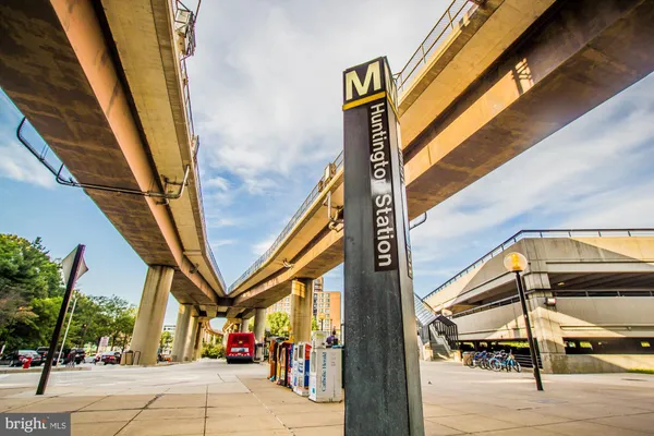 $2,600 | 2624 Redcoat Drive, Unit 159, Alexandria, VA 22303