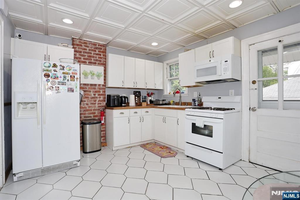 21 Haring Street Bergenfield, NJ 07621 - Photo 13 of 37