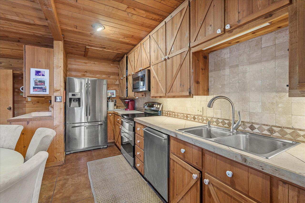 135 Perry Lane Kingsland, TX 78639 - Photo 13 of 30