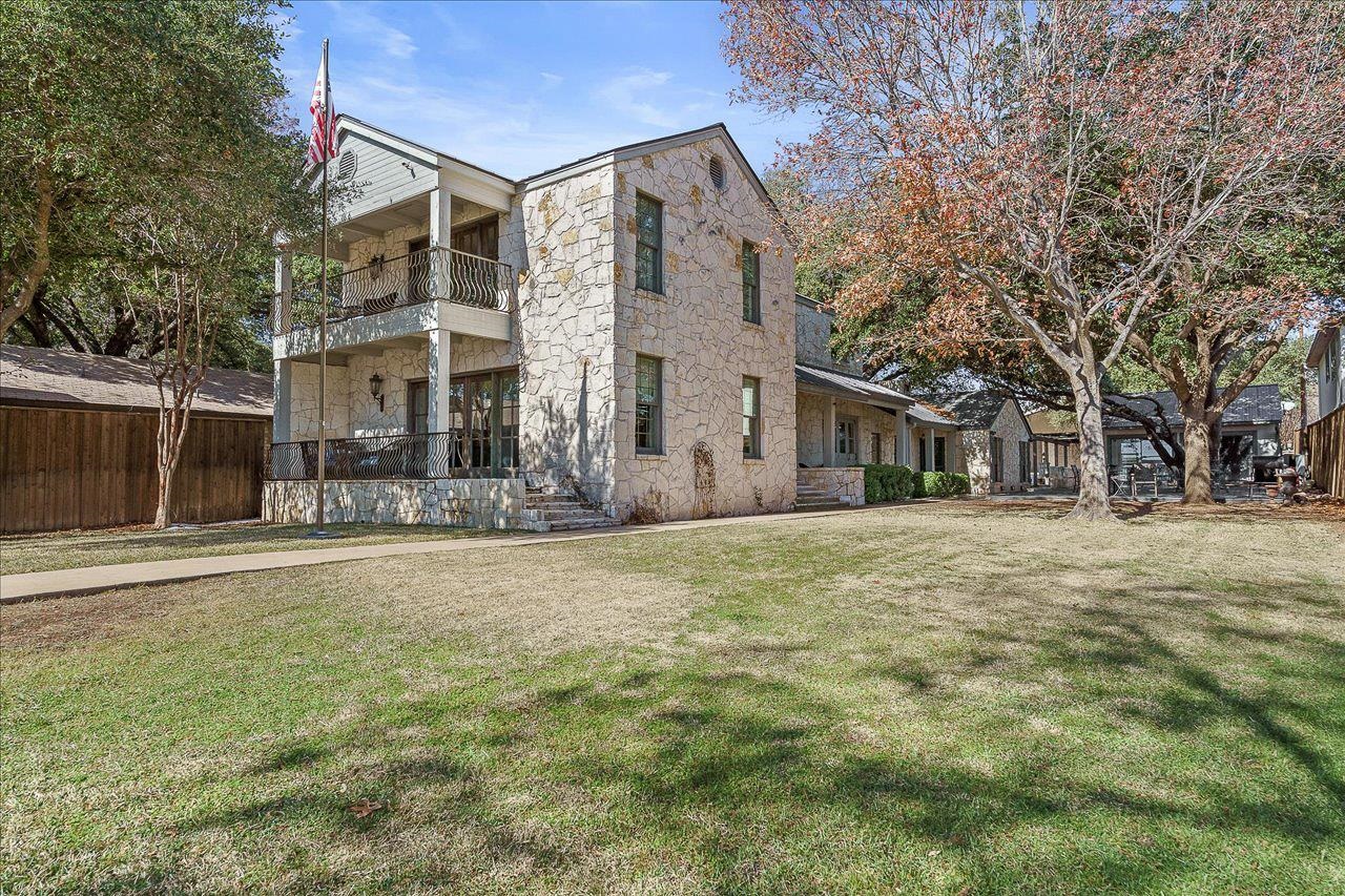 135 Perry Lane Kingsland, TX 78639 - Photo 3 of 30