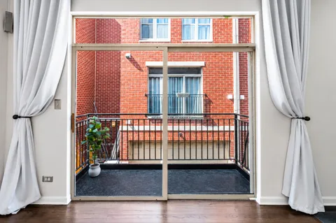 $365,000 | 715 West Eastman Street, Chicago, IL 60610