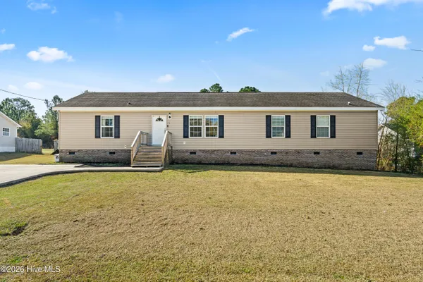 $241,900 | 174 Sanders Drive, Hubert, NC 28539