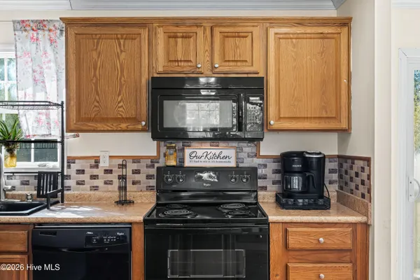 $241,900 | 174 Sanders Drive, Hubert, NC 28539