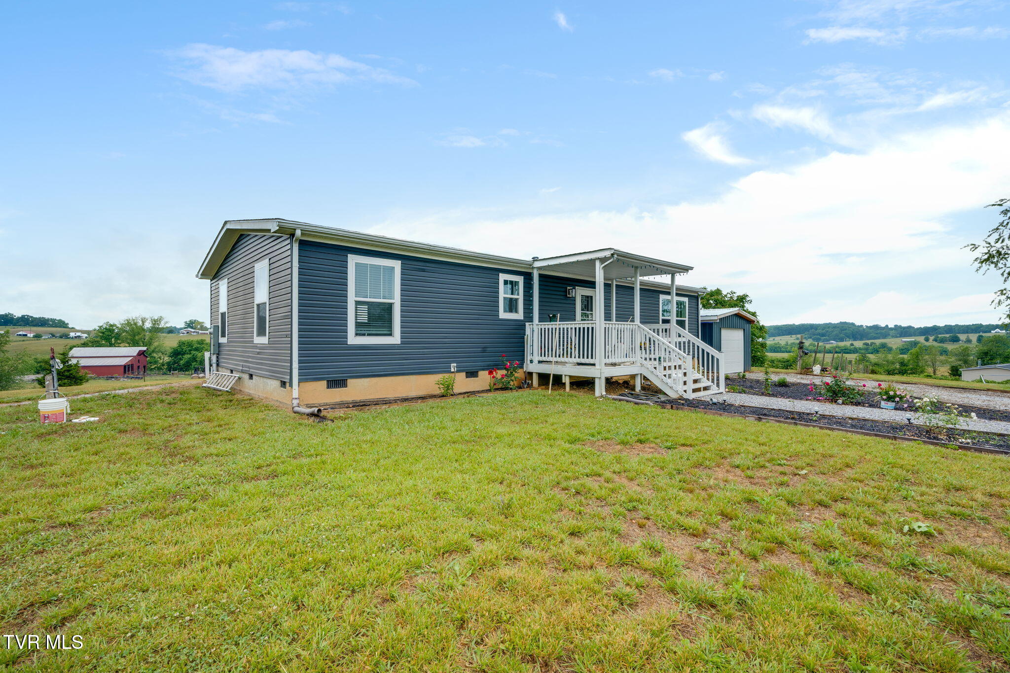 1940 Nolichuckey Road Greeneville, TN 37743 - Photo 4 of 42 002