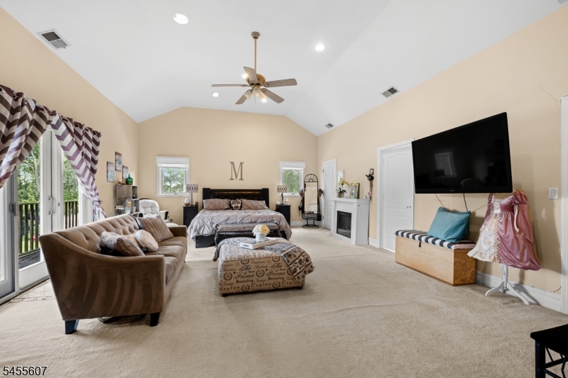 70 Farmingdale Road Wayne, NJ 07470 - Photo 5 of 40 Gallery Image 5