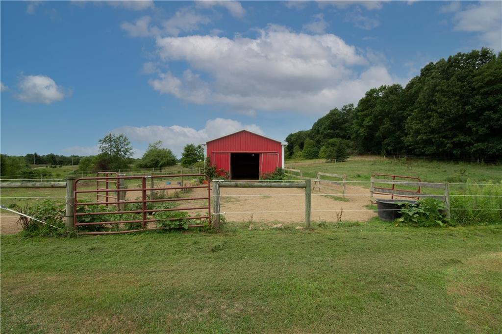 5251 Elliott Road Butler, PA 16001 - Photo 4 of 25