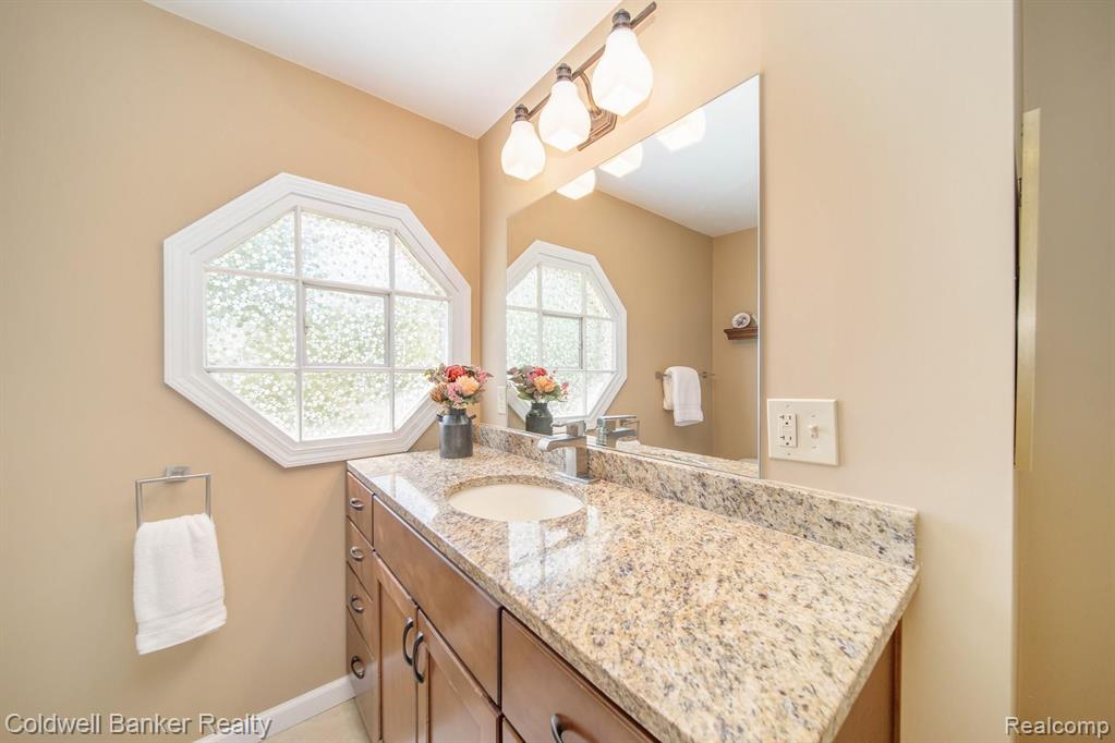 1760 Broadstone Road Grosse Pointe Woods, MI 48236 - Photo 16 of 29