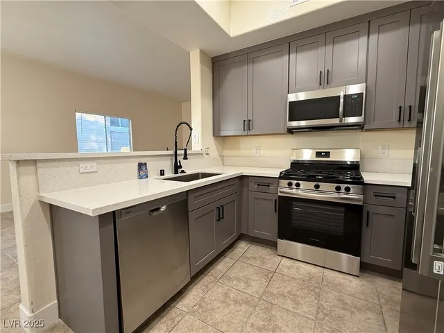 $1,500 | 2305 West Horizon Ridge Parkway, Unit 713, Henderson, NV 89052