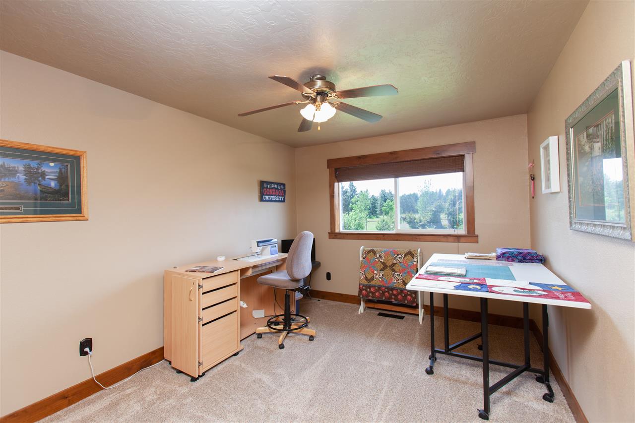 11621 North Fairview Road Mead, WA 99021 - Photo 11 of 20