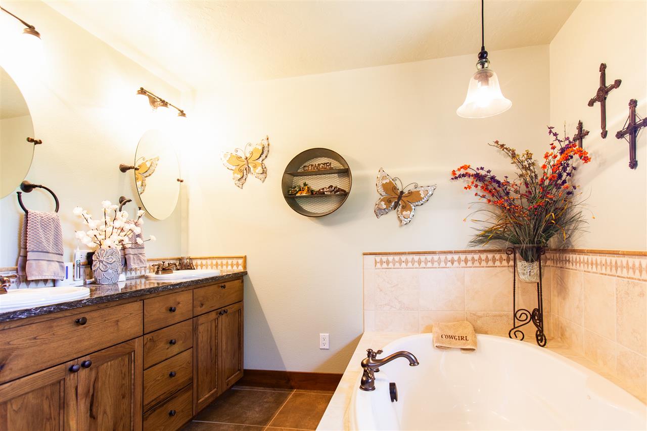 11621 North Fairview Road Mead, WA 99021 - Photo 14 of 20