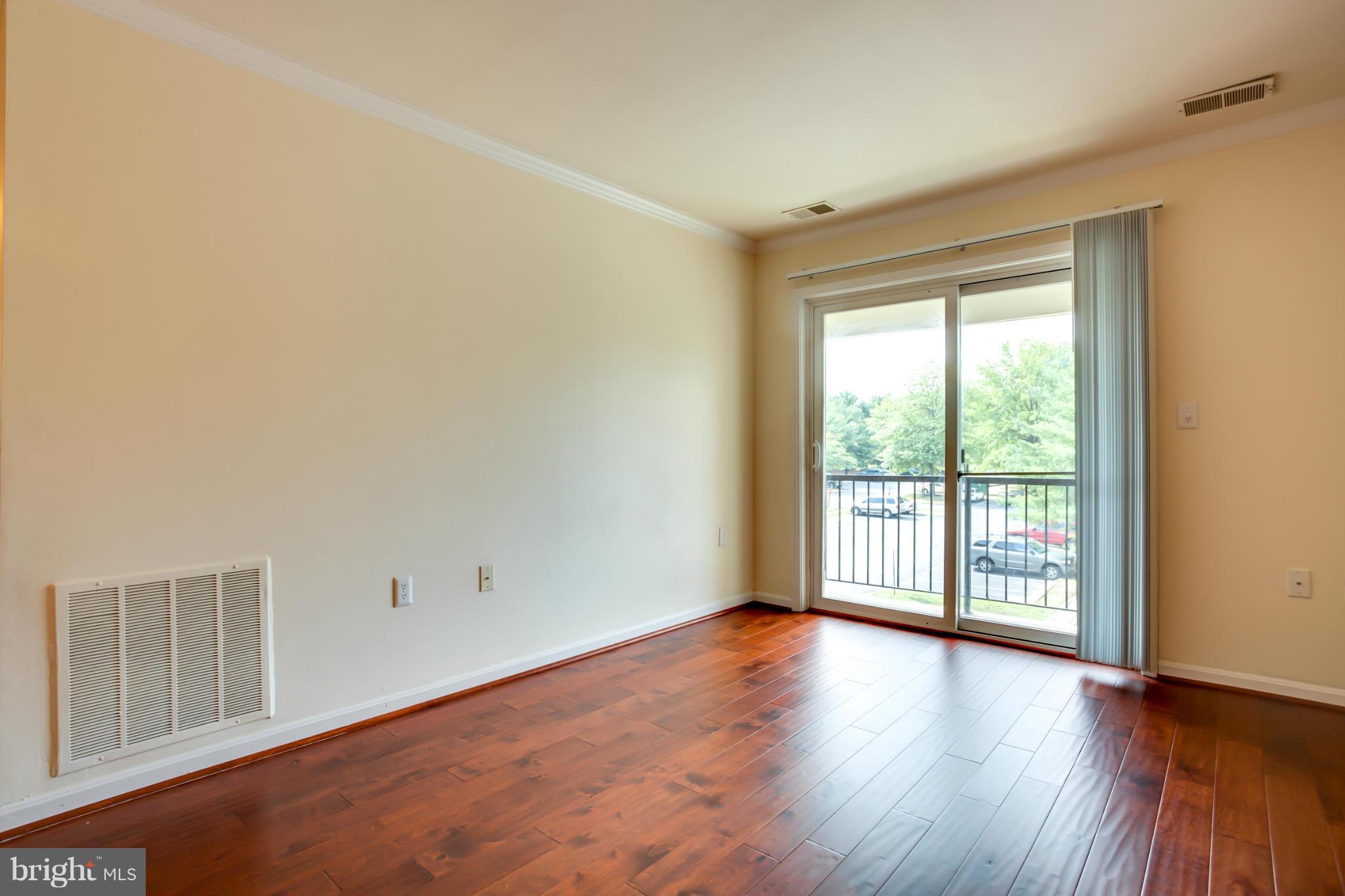 18336 Streamside Drive, Unit 304 Gaithersburg, MD 20879 - Photo 4 of 24 Living Room