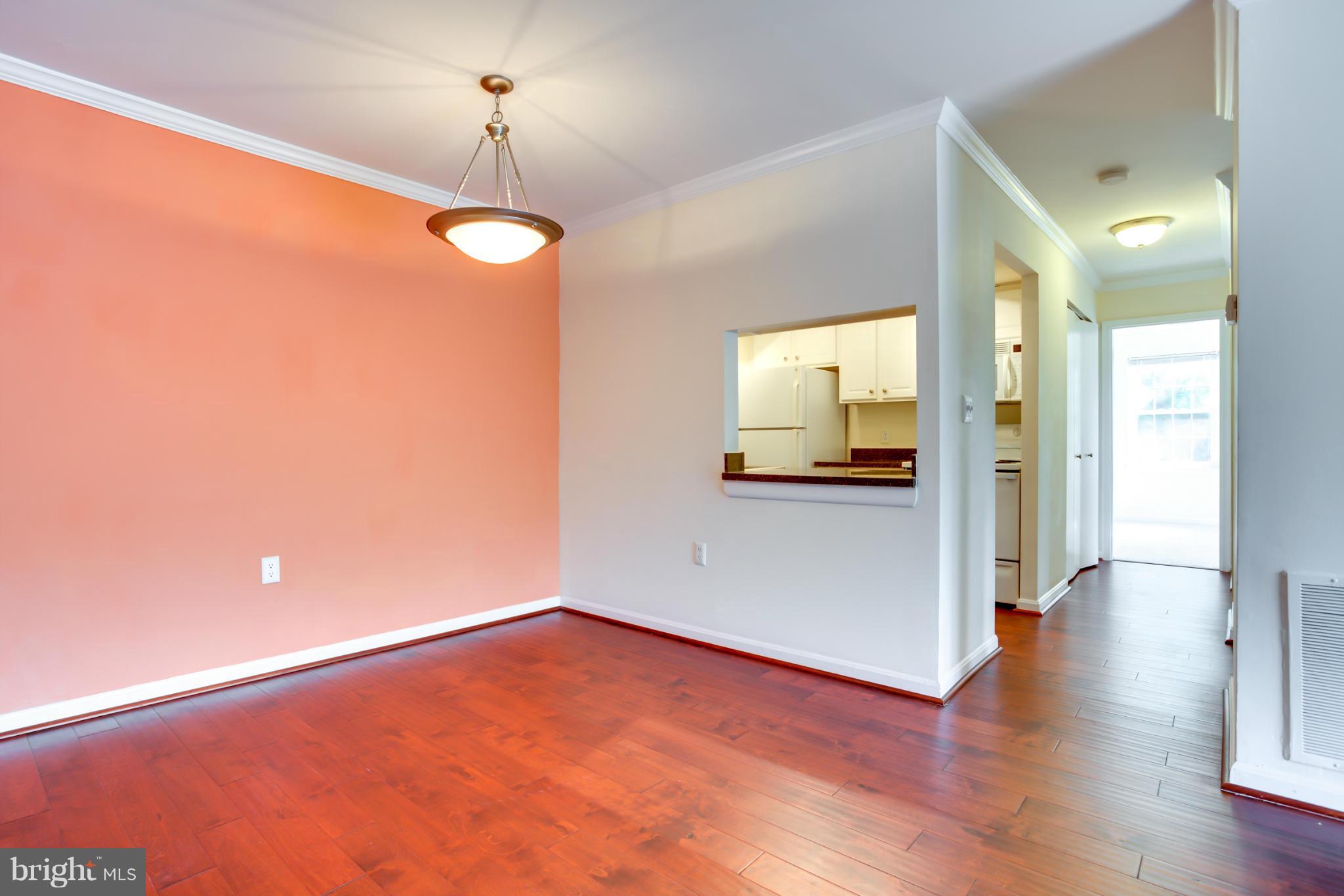 18336 Streamside Drive, Unit 304 Gaithersburg, MD 20879 - Photo 5 of 24 Living Room