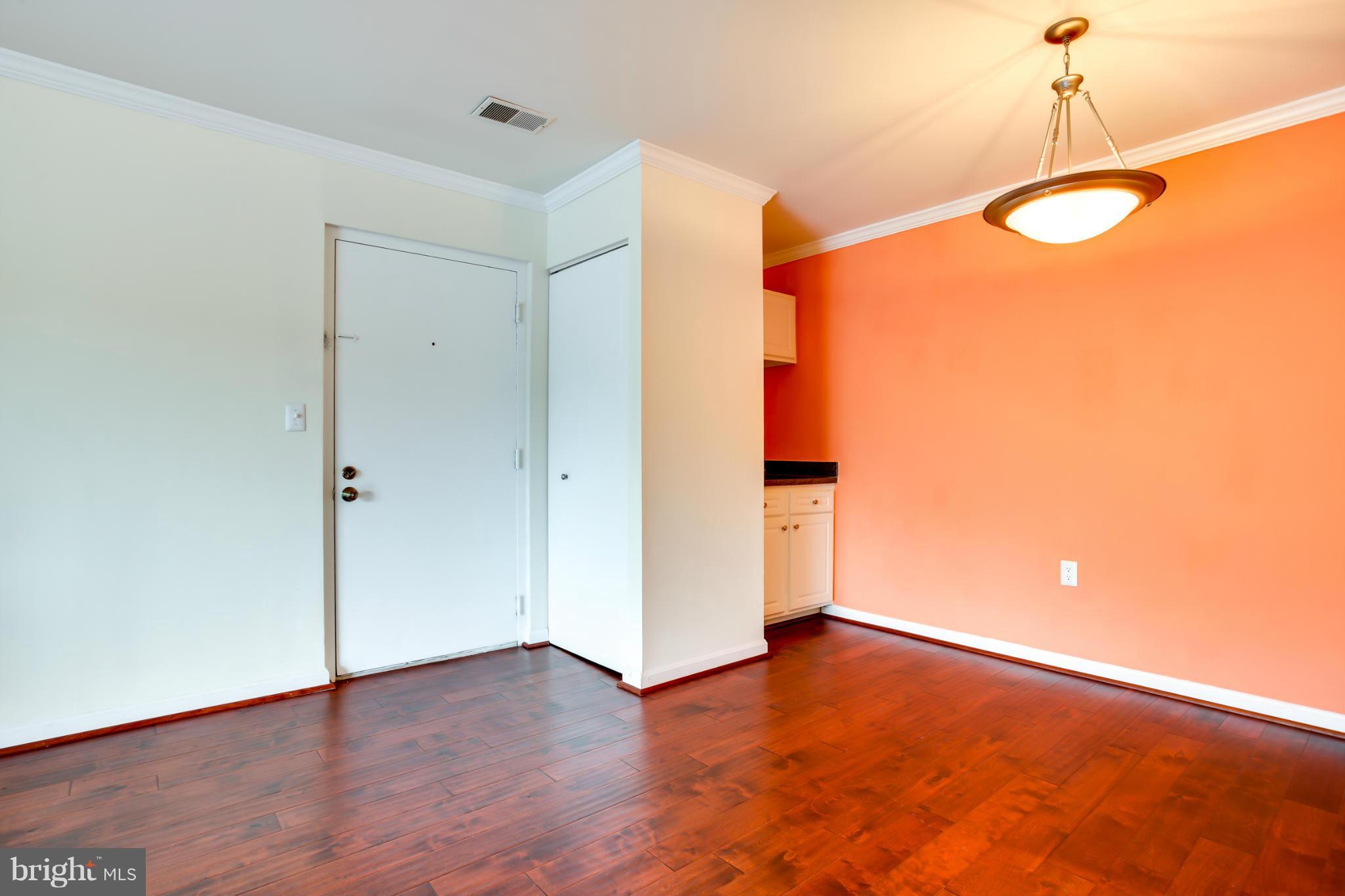 18336 Streamside Drive, Unit 304 Gaithersburg, MD 20879 - Photo 6 of 24 Living Room