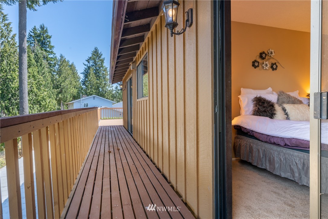 765 Eadon Road Toledo, WA 98591 - Photo 12 of 40 a view of balcony and deck