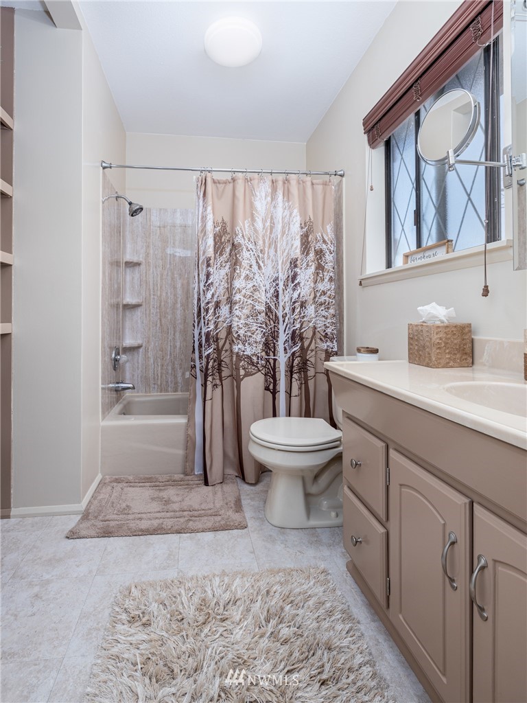 765 Eadon Road Toledo, WA 98591 - Photo 15 of 40 a bathroom with a sink toilet and shower