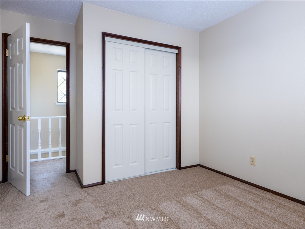 765 Eadon Road Toledo, WA 98591 - Photo 17 of 40 an empty room with closet
