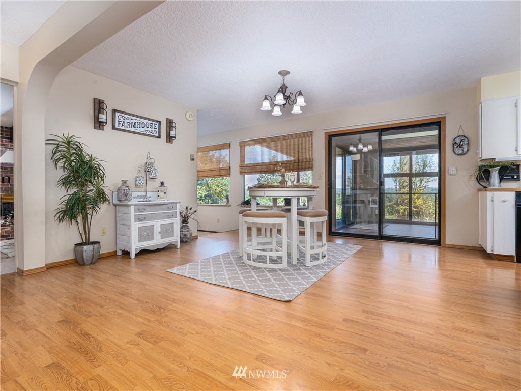 765 Eadon Road Toledo, WA 98591 - Photo 3 of 40 a living room with furniture and a large window