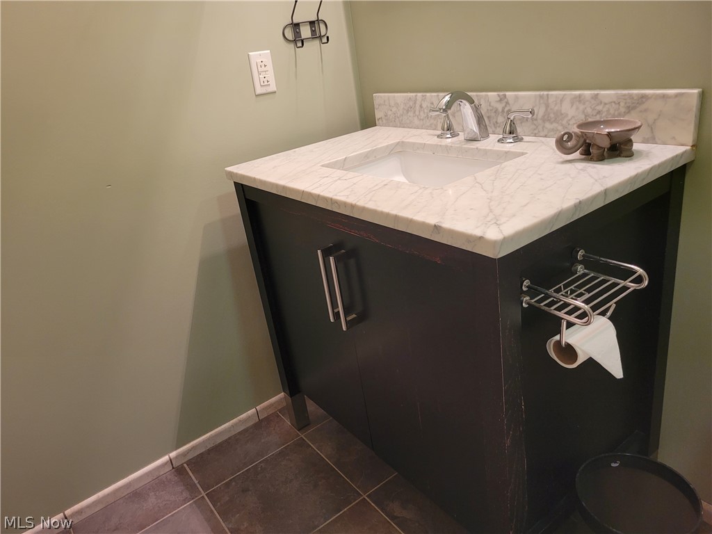 985 Canyon View Road, Unit 202B Northfield, OH 44067 - Photo 14 of 29 Marble Sink Top