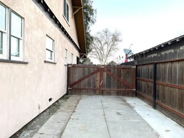 $394,900 | 230 Vermont Avenue, Turlock, CA 95380