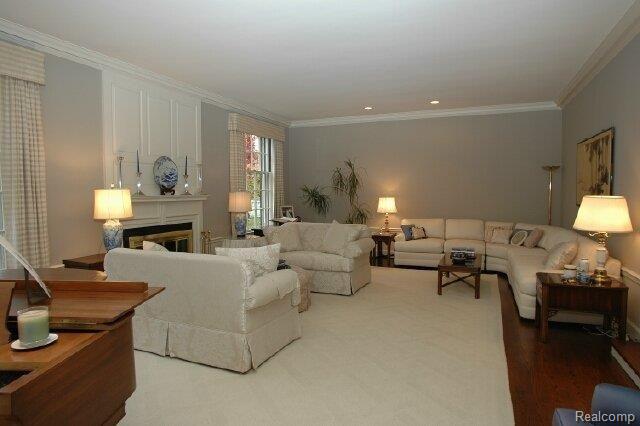 354 Provencal Road Grosse Pointe, MI 48236 - Photo 3 of 15 Living Room