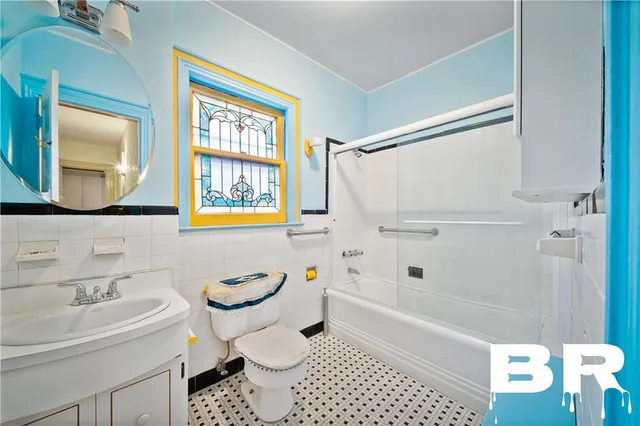 $1,699,000 | 681 Argyle Road | West Midwood