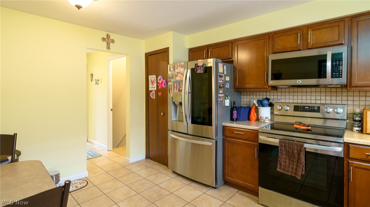 6472 State Road, Unit J2 Parma, OH 44134 - Photo 10 of 34 Kitchen