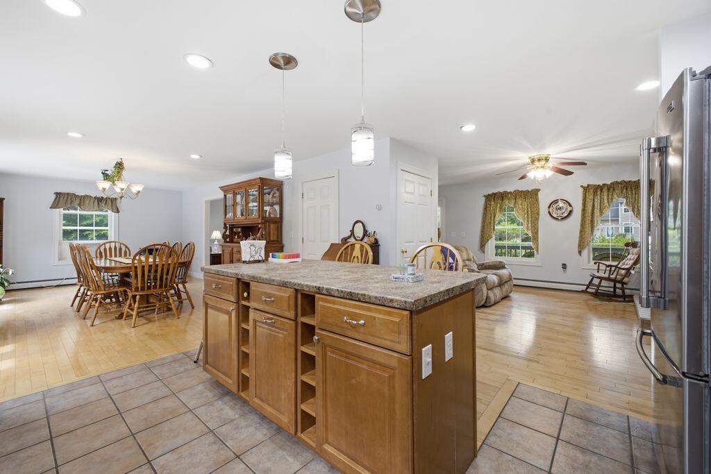22 Davis Road Buxton, ME 04093 - Photo 9 of 44 Kitchen