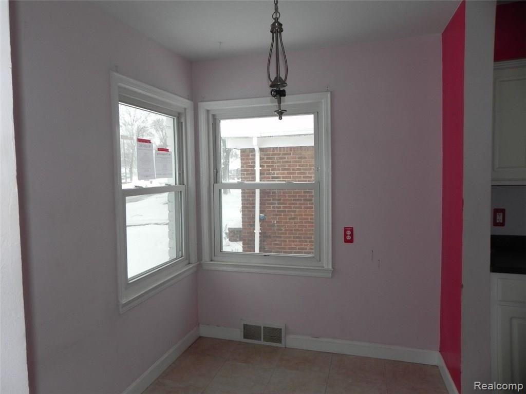 887 Sherbourne Street Inkster, MI 48141 - Photo 14 of 29 DSCN0954.JPG