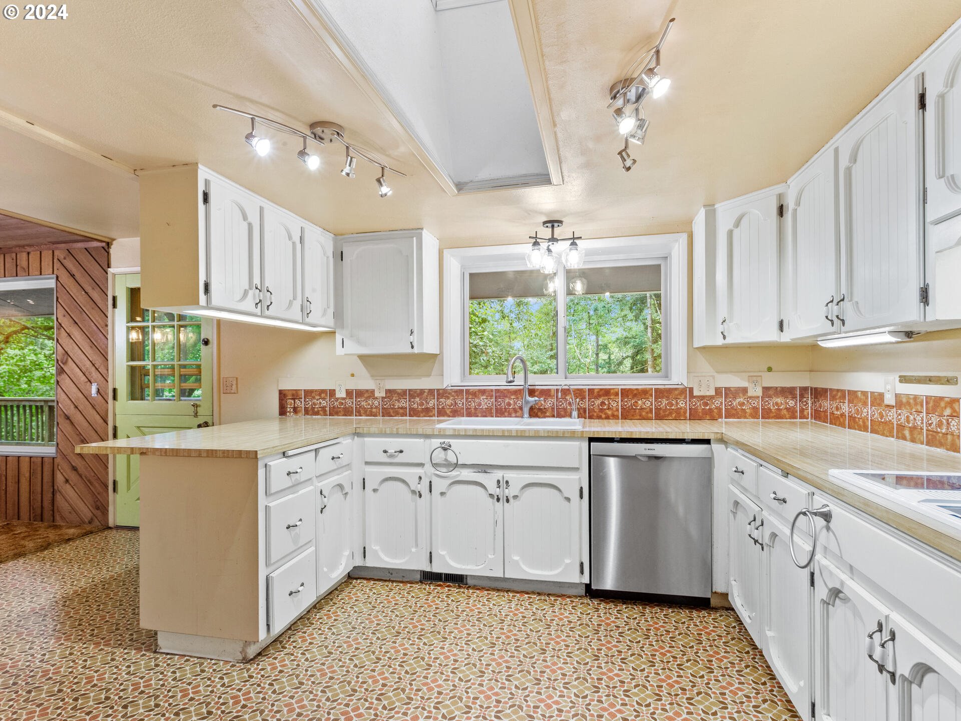 5505 Northeast 282nd Avenue Camas, WA 98607 - Photo 12 of 43