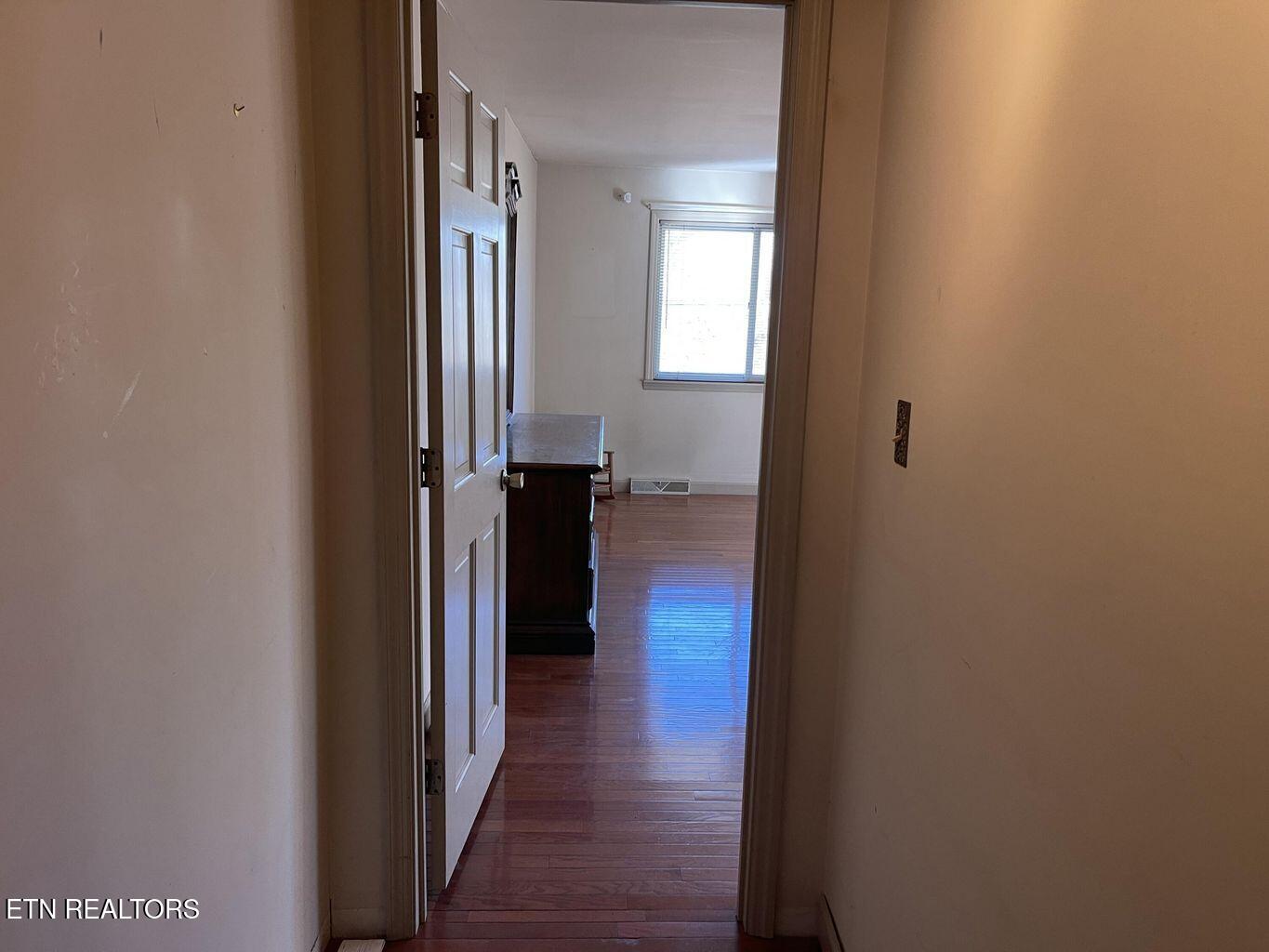 409 Fairview Road Middlesboro, KY 40965 - Photo 13 of 31 20251223173413921127000000-o