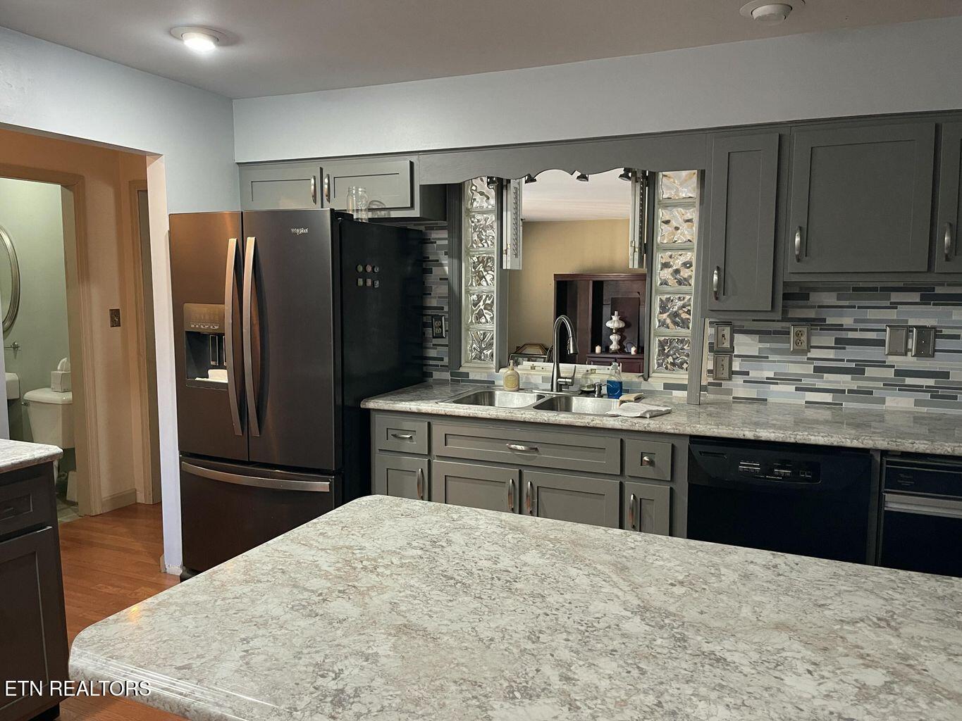 409 Fairview Road Middlesboro, KY 40965 - Photo 16 of 31 20251223173434165942000000-o