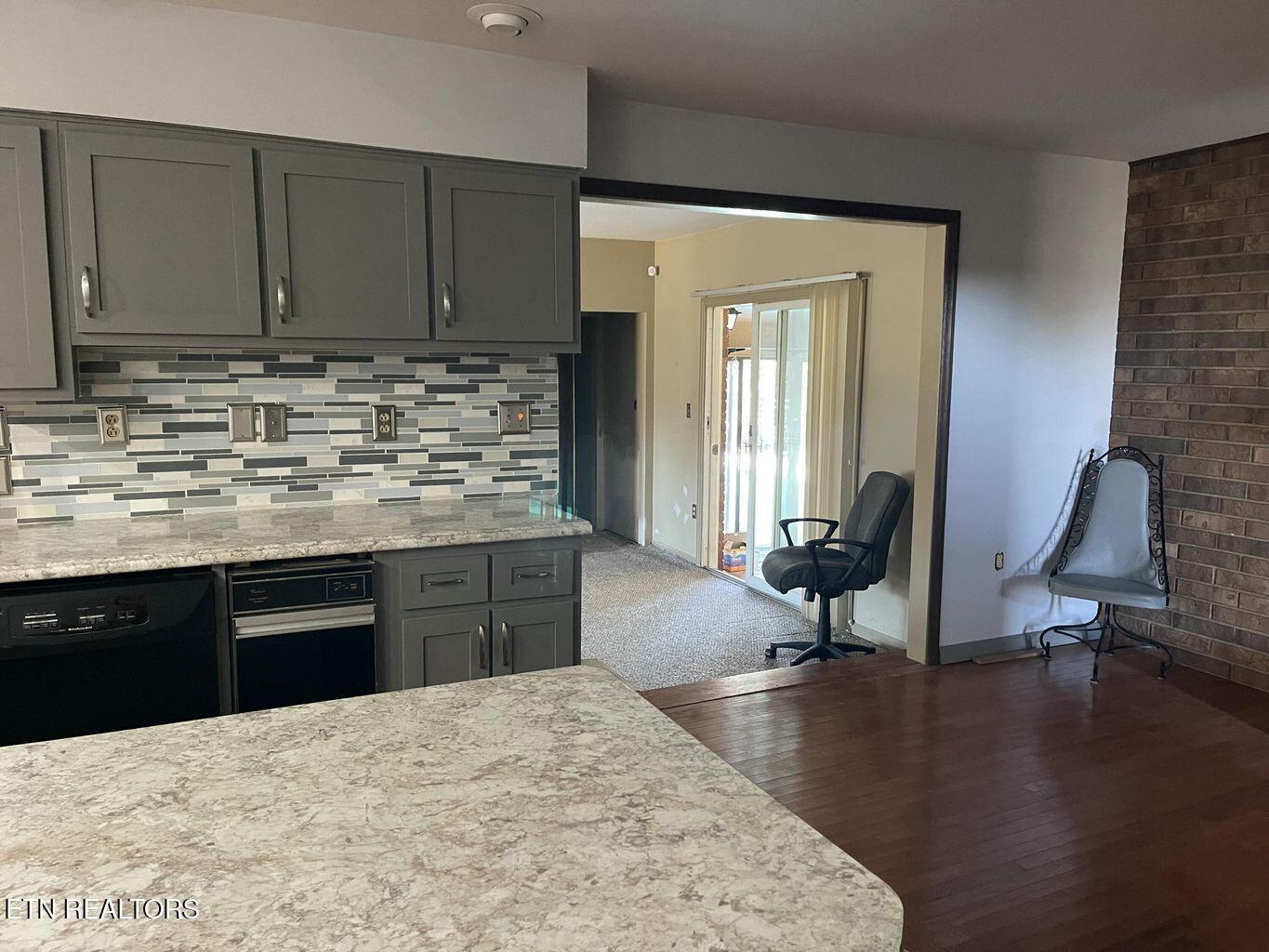 409 Fairview Road Middlesboro, KY 40965 - Photo 17 of 31 20251223173438916749000000-o