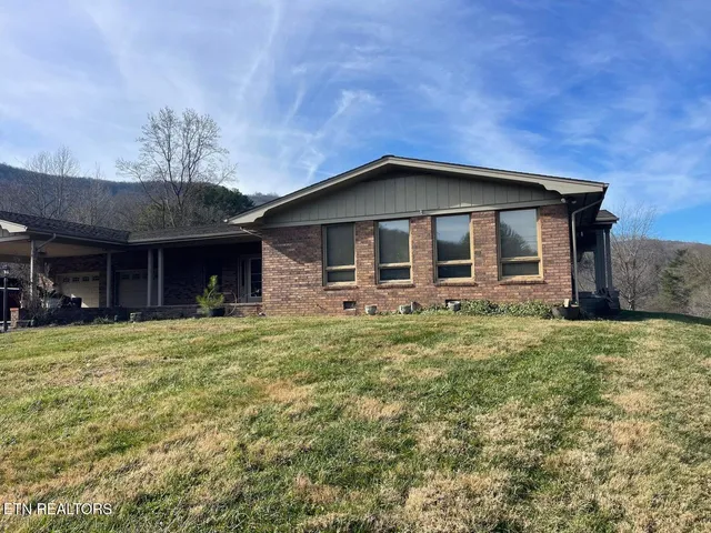 $369,900 | 409 Fairview Road, Middlesboro, KY 40965