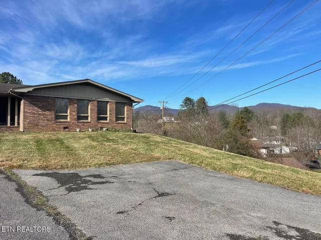 $369,900 | 409 Fairview Road, Middlesboro, KY 40965