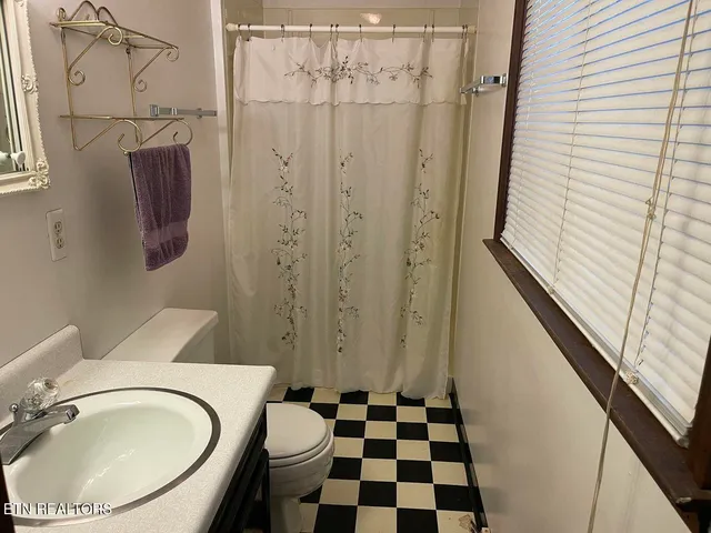 $369,900 | 409 Fairview Road, Middlesboro, KY 40965