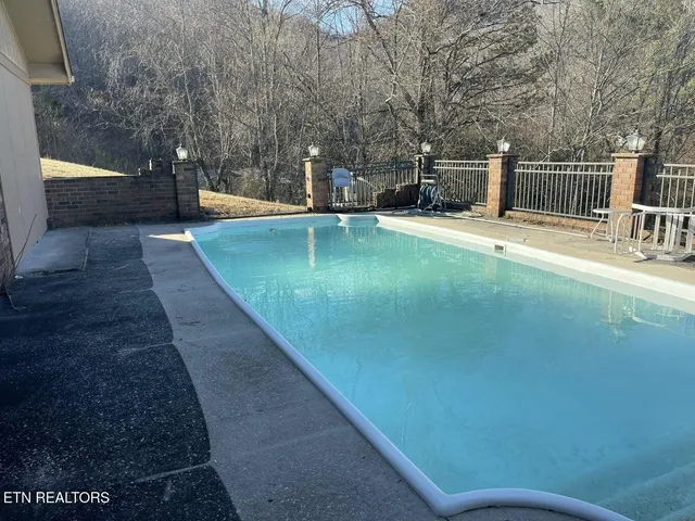 $369,900 | 409 Fairview Road, Middlesboro, KY 40965