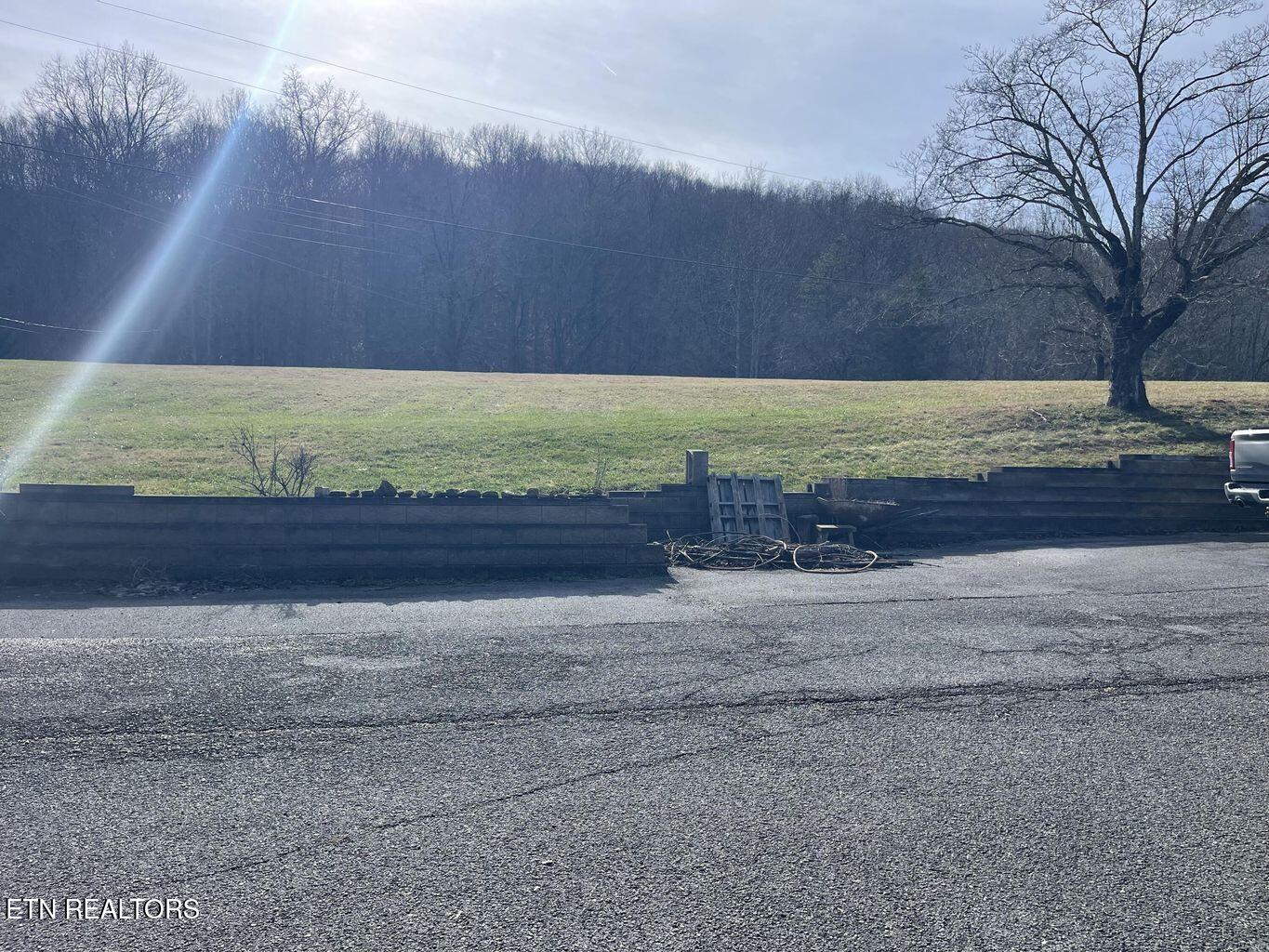 409 Fairview Road Middlesboro, KY 40965 - Photo 7 of 31 20251223175433481881000000-o