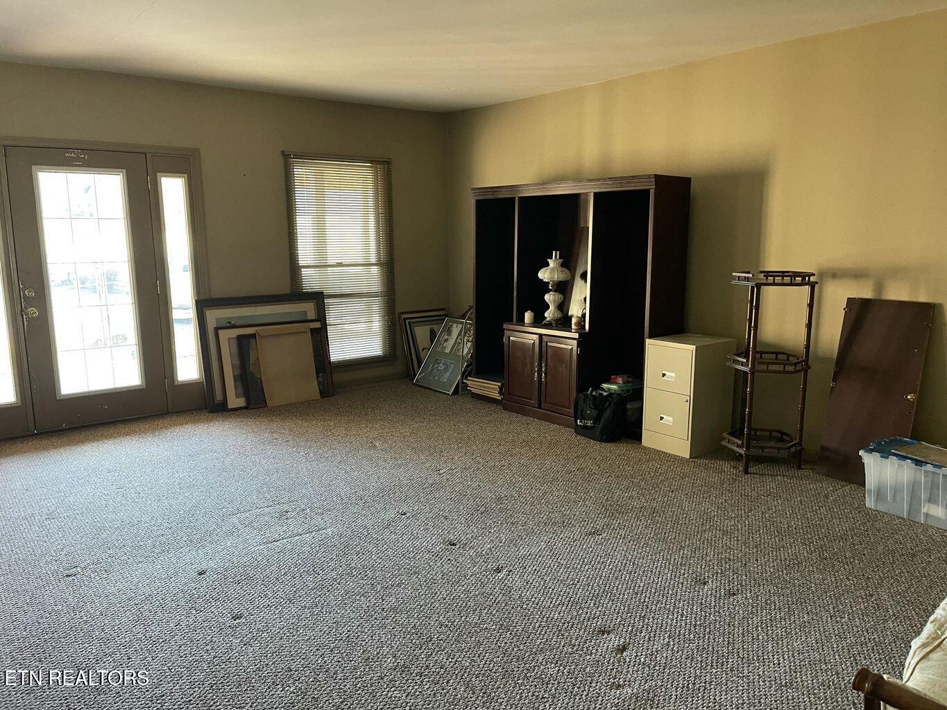 409 Fairview Road Middlesboro, KY 40965 - Photo 9 of 31 20251223173352250883000000-o