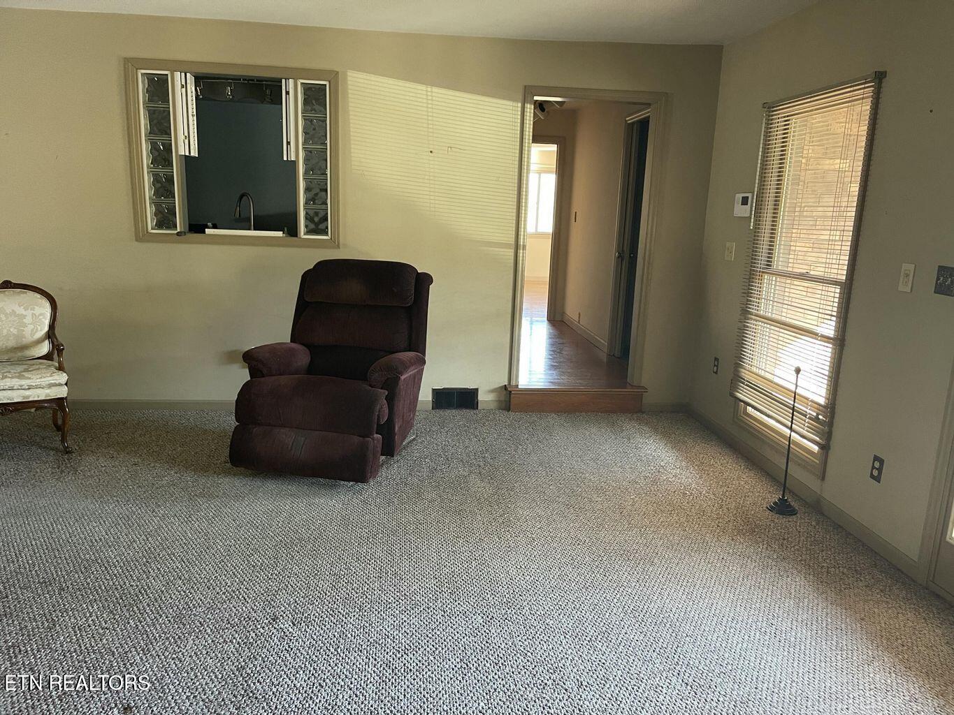 409 Fairview Road Middlesboro, KY 40965 - Photo 10 of 31 20251223173358066867000000-o