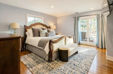 $1,695,000 | 18 Squires Avenue, East Quogue, NY 11946