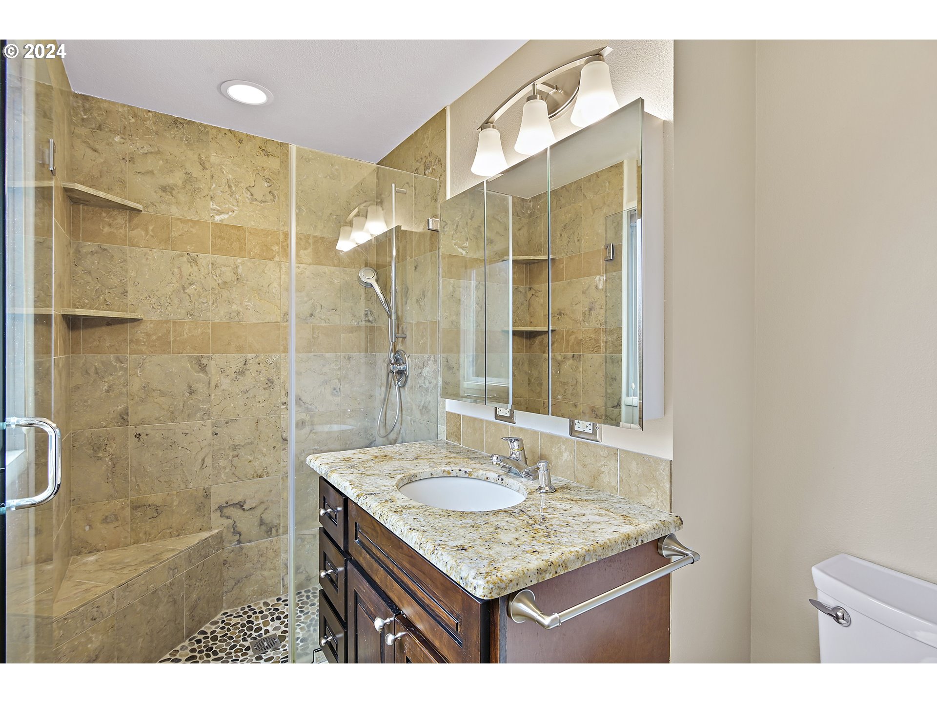 16645 Southwest Rigert Terrace Beaverton, OR 97007 - Photo 15 of 34 Gallery Image 15