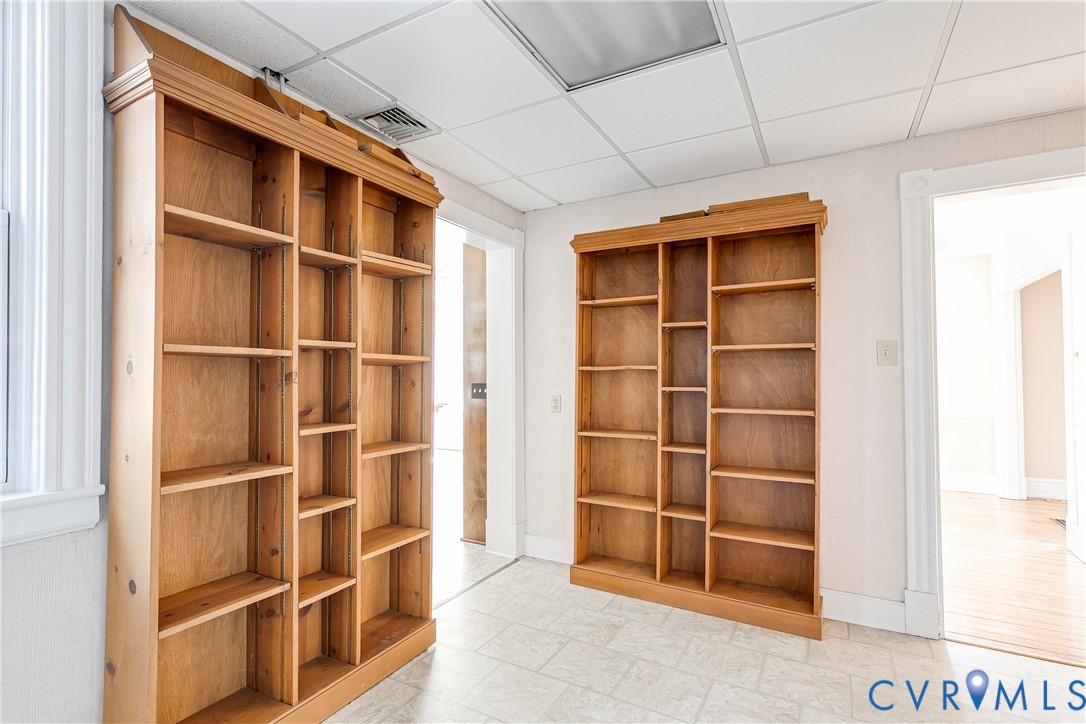 10336 Purcell Road Henrico, VA 23228 - Photo 20 of 41 Pass through pantry/library