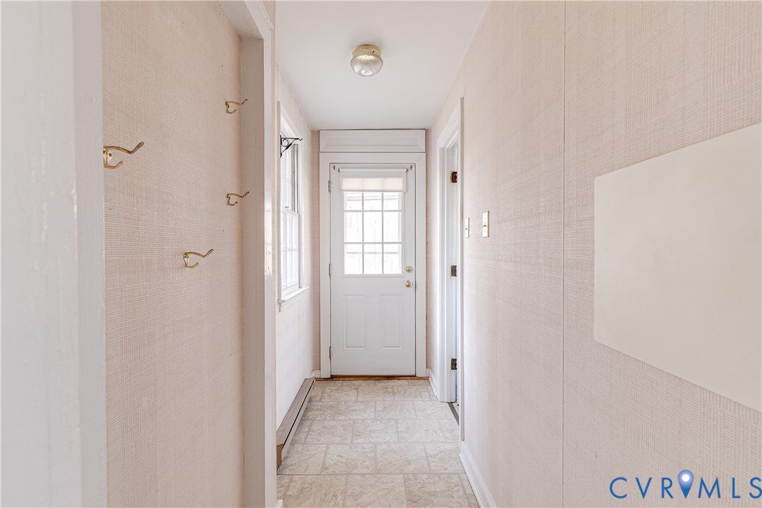 10336 Purcell Road Henrico, VA 23228 - Photo 22 of 41 Back Hall