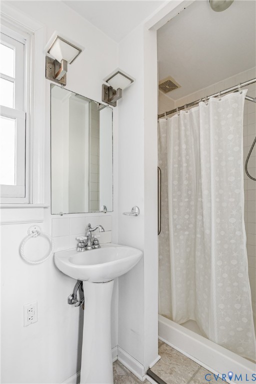 10336 Purcell Road Henrico, VA 23228 - Photo 23 of 41 First floor full bath
