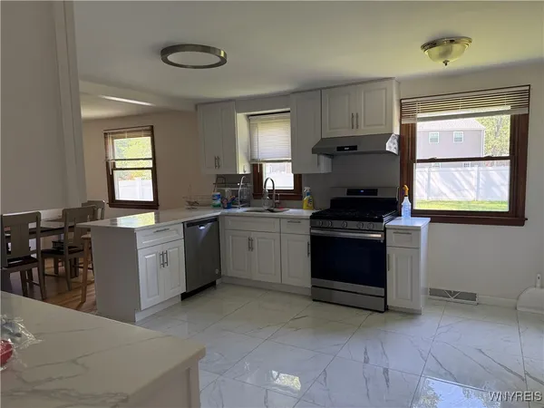 $2,999 | 59 Laurie Lea, Amherst, NY 14221