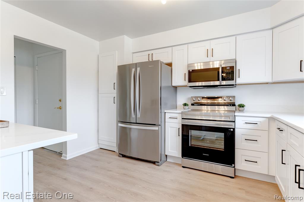 801 West Long Lake Road, Unit 4 Bloomfield Hills, MI 48302 - Photo 5 of 22